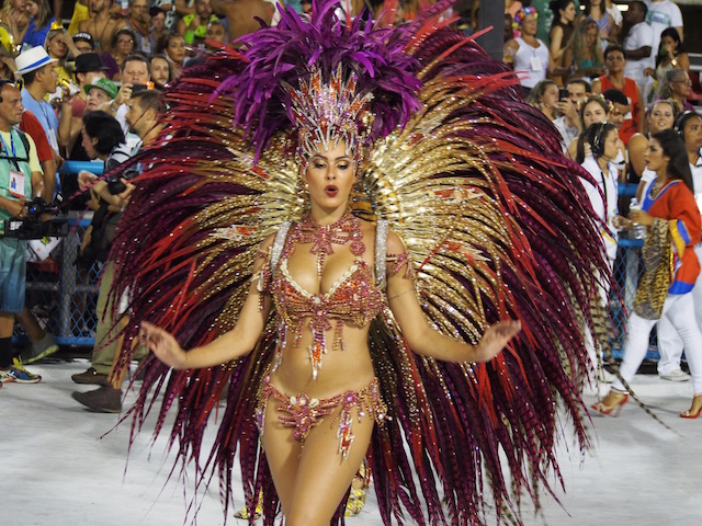 過激衣装まとめ‼︎】ブラジル・リオのカーニバル２０１６ の衣装が女性